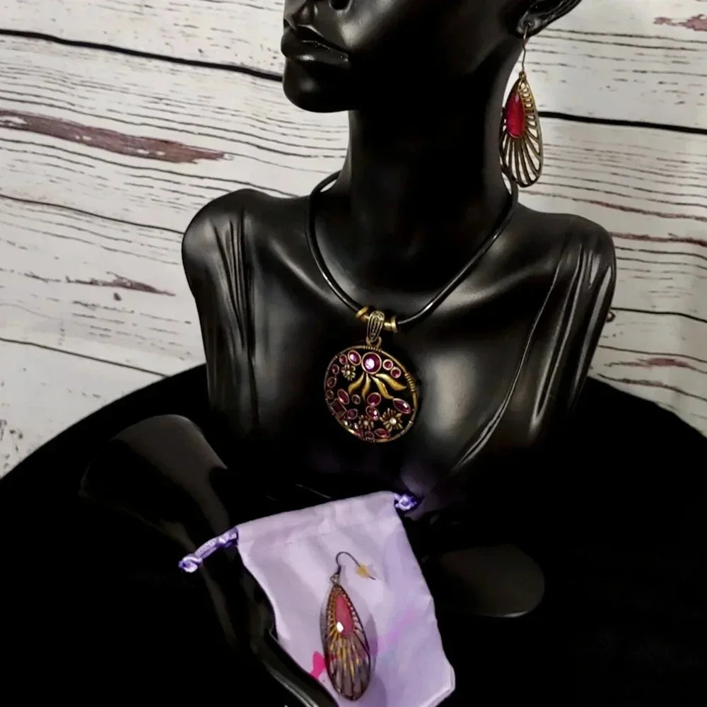 Vintage necklace set